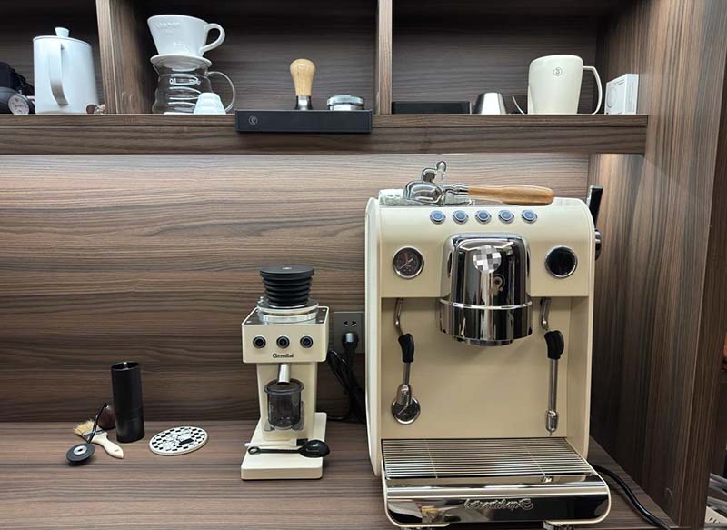 Small Coffee Grinder Guide: Compact Solutions for Perfect Coffee at Home